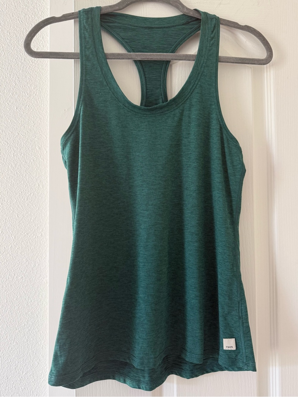 Vuori Women’s Green Heather Racerback Tank Top XS Athletic Yoga Running (no tag) - Picture 7 of 10